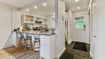 Refrigerador, microondas, horno y lavavajillas