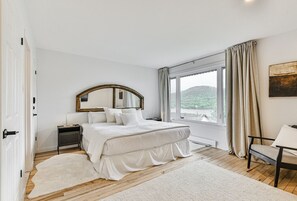 2 dormitoris, escriptori i planxa i posts de planxar