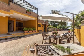 Outdoor dining - Casona Serrari with Swimmingpool (Lazio)