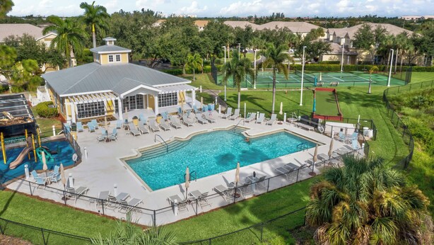 Pool - Calusa Palms: 12 Minutes to Sanibel and Fort Myers Beach (Fort Myers)
