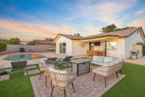 Outdoor dining - Resort Oasis: Hot Tub, Mini-Golf, Ping-Pong (Scottsdale)