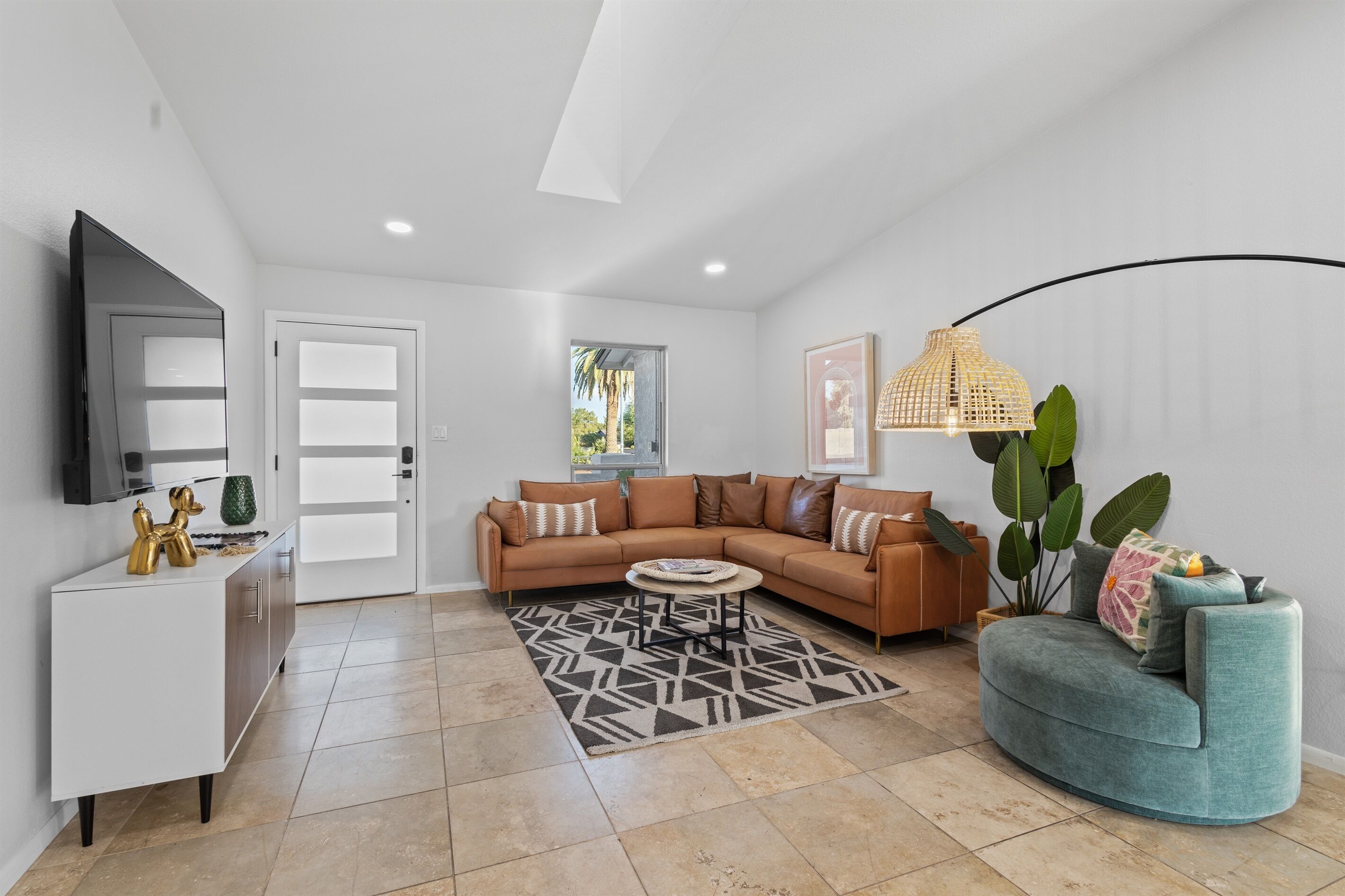 智能電視、乒乓球設施、音響