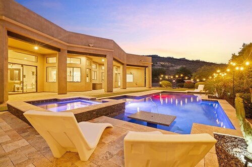 1 Acre Mountain Luxury w/ Heated Pool & Spa