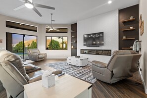 Smart TV, stereo - Mountain Views | Heated Pool | Hot-tub | Games (Phoenix)