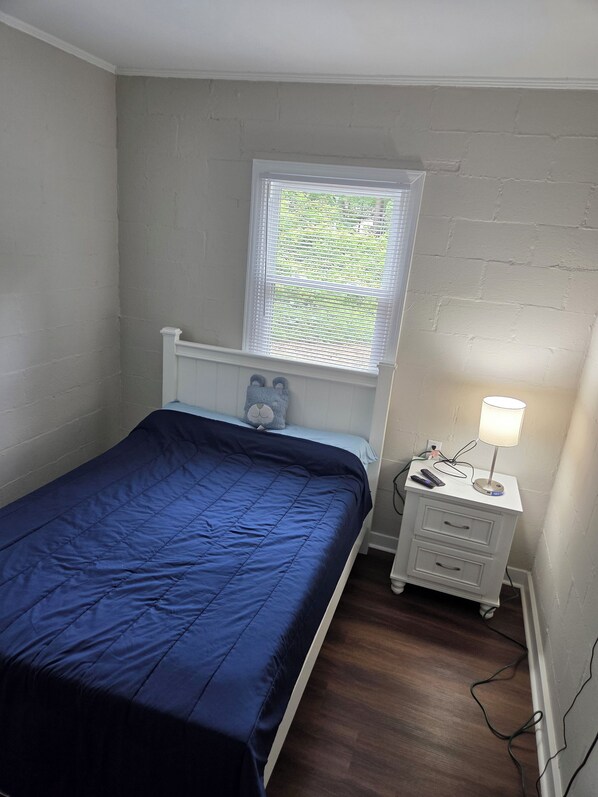 Room - Cozy 3-bedroom house in charming Elm City with WiFi, AC
Wilison/ Raleigh house (Elm City)