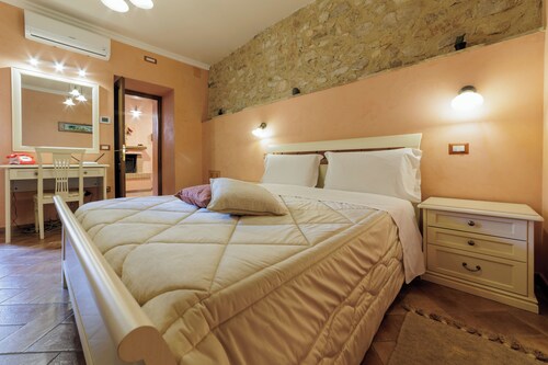Cozy apartment in country hamlet, 20 minutes' drive from Assisi.