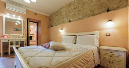 Cozy apartment in country hamlet, 20 minutes' drive from Assisi.