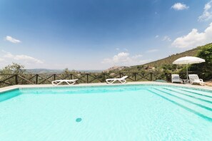 Pool - Apartment in a rural village with a pool, a 20-minute drive from Assisi (Trevi)