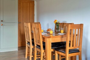 Cottage | Dining - Charming Retreat at Prowses Farm, No Deposit (Wellington)