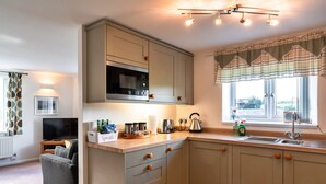 Private kitchen - Charming Retreat at Prowses Farm, No Deposit (Wellington)