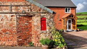 Exterior - Charming Retreat at Prowses Farm, No Deposit (Wellington)