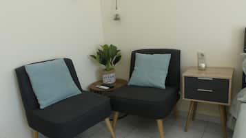 Deluxe Apartment | In-room safe, iron/ironing board, free WiFi