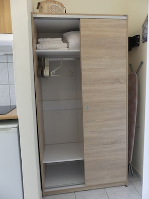 Appartement Deluxe | Coffres-forts dans les chambres, fer et planche à repasser