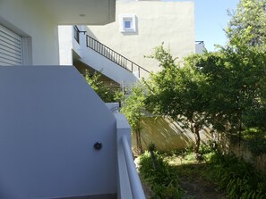 Standard apartman | Széf a szobában, vasaló/vasalódeszka és ingyenes wifi