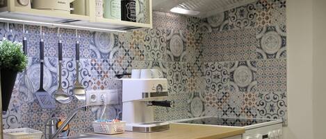 Microwave, oven, coffee/tea maker, electric kettle