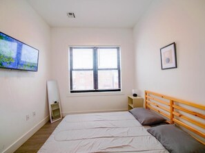 2 bedrooms, iron/ironing board, WiFi, bed sheets