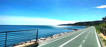 Prestigious villa 5 minutes walking to the sea