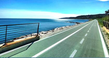 Prestigious villa 5 minutes walking to the sea