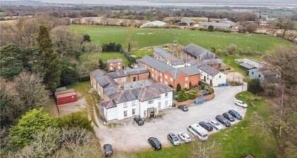 Double Room • Shared Bathroom • Bath Only • TV • Free Wi-Fi