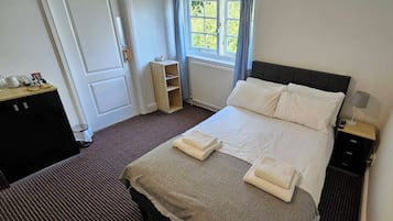 Ferros/tábuas de passar roupa, Wi-Fi de cortesia, roupa de cama