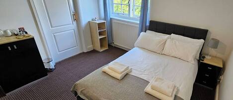 Bügeleisen/Bügelbrett, kostenloses WLAN, Bettwäsche