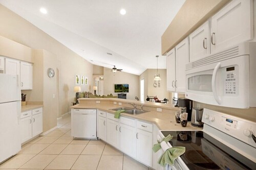 6 bed near Disney, with conservation views and sun all day on extended deck