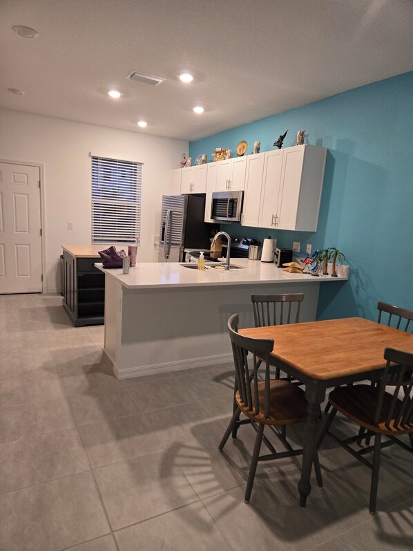 Lave-vaisselle, cafetière/bouilloire