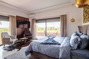 5 bedrooms, iron/ironing board, travel cot, WiFi