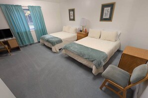 8 bedrooms, WiFi, bed sheets