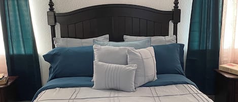 2 habitaciones, tabla de planchar con plancha, wifi y ropa de cama
