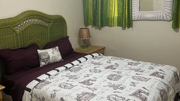 2 bedrooms, iron/ironing board, free WiFi, bed sheets