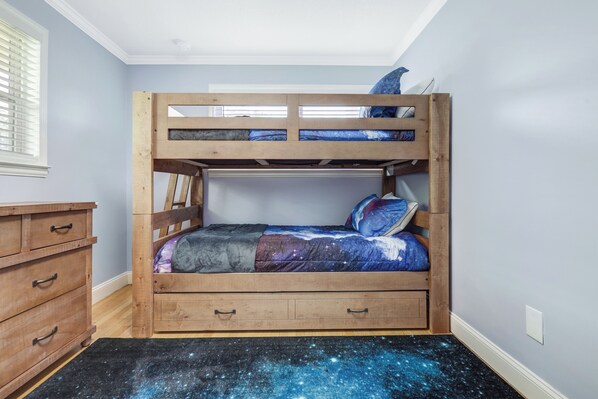 3 Schlafzimmer, Zimmersafe, Schreibtisch, Bügeleisen/Bügelbrett