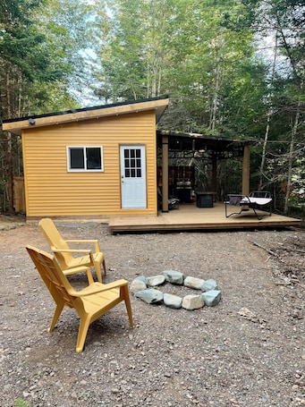 Terrace/patio. Rooted Oak Nature Retreat