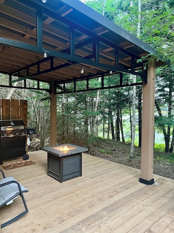 Terrace/patio. Rooted Oak Nature Retreat