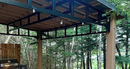 Off-Grid Lake Front Cabin w/ Power & Wi-fi
