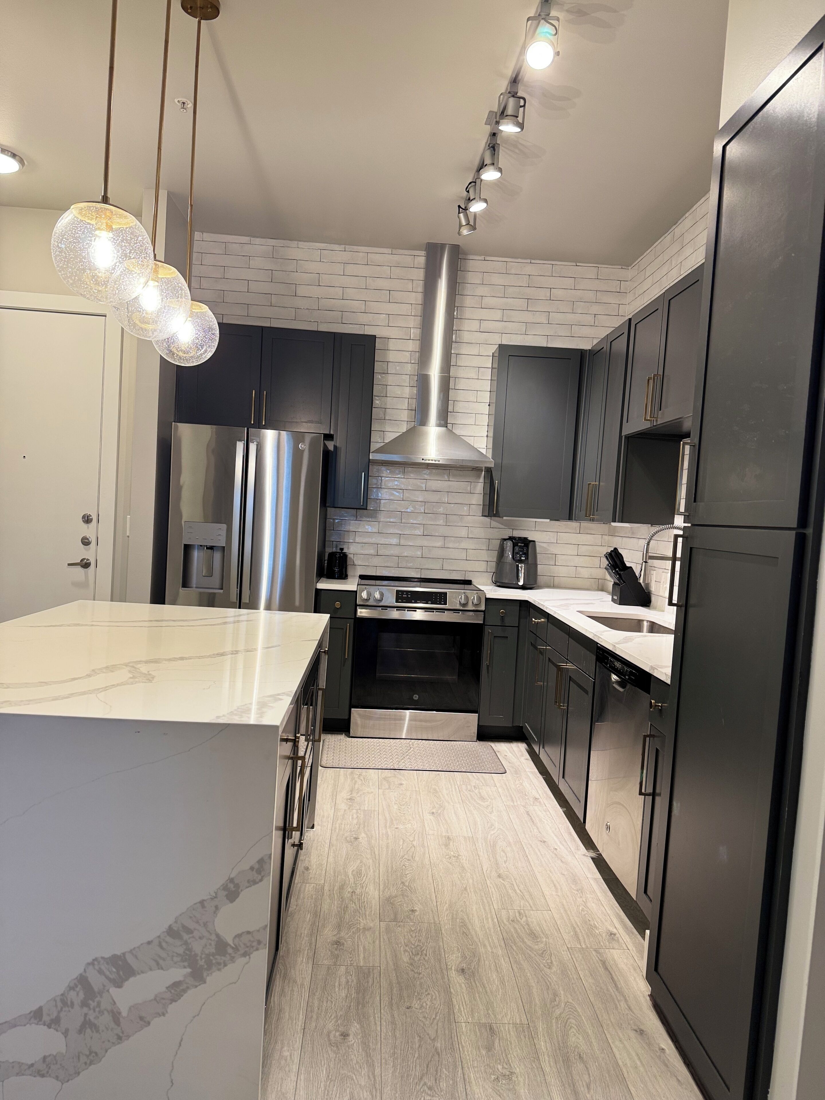 Mikrowelle, Ofen, Herdplatte, Geschirrspüler