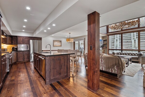 Deluxe Townhome | Private kitchen