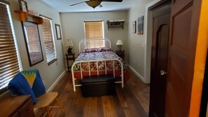 2 bedrooms, desk, free WiFi, bed sheets