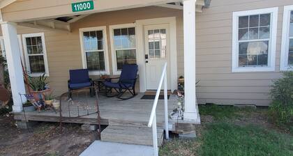 Charming 2-bedroom farmhouse in Snook, TX with WiFi and AC