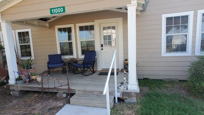 Charming 2-bedroom farmhouse in Snook, TX with WiFi and AC
