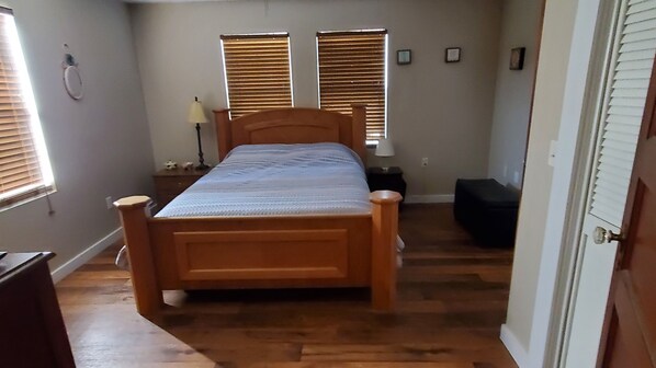 2 bedrooms, desk, free WiFi, bed sheets