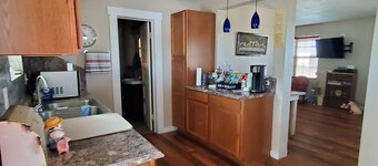 Charming 2-bedroom farmhouse in Snook, TX with WiFi and AC