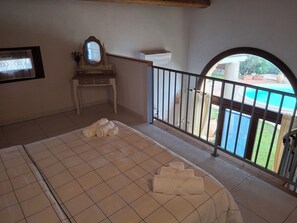 2 bedrooms, in-room safe, iron/ironing board, free WiFi