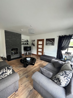 TV, fireplace