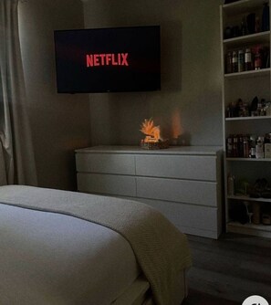 1 habitación, tabla de planchar con plancha, wifi y ropa de cama 