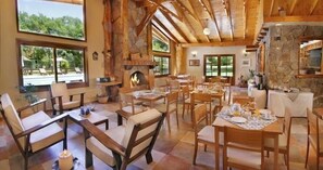 每日供應歐陸早餐 (費用另計)