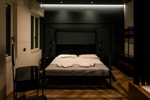1 bedroom, bed sheets