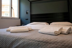 1 bedroom, bed sheets