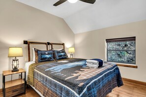 2 bedrooms, free WiFi, bed sheets - Renovated Barn with Creek and Waterfall (Cosby)
