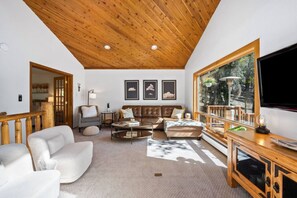 TV, fireplace - Nestled Inn - Trails, Views, Hot Tub, Skiing! (Evergreen)